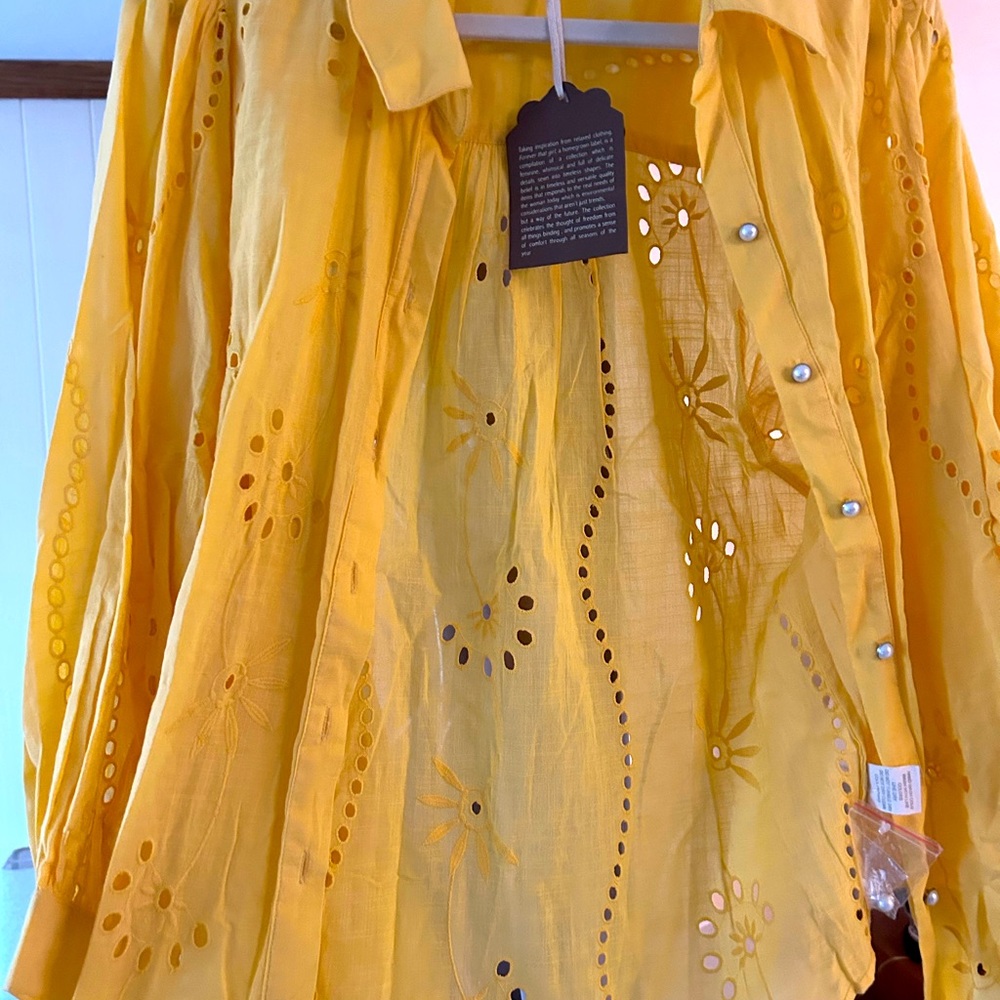 Forever That Girl, yellow, pearl button blouse. 100% cotton. Beautiful!